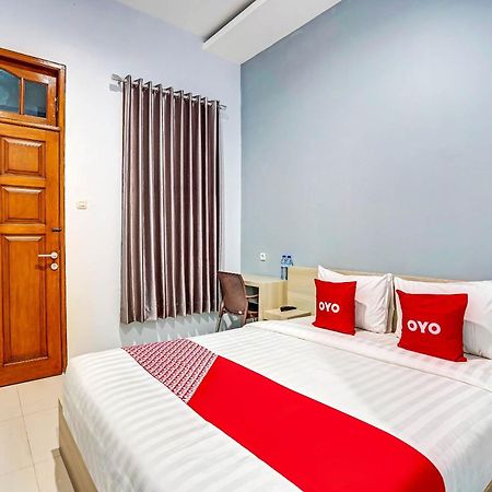 Oyo 90891 Parang Kusumo Residence Krembangan Exterior foto
