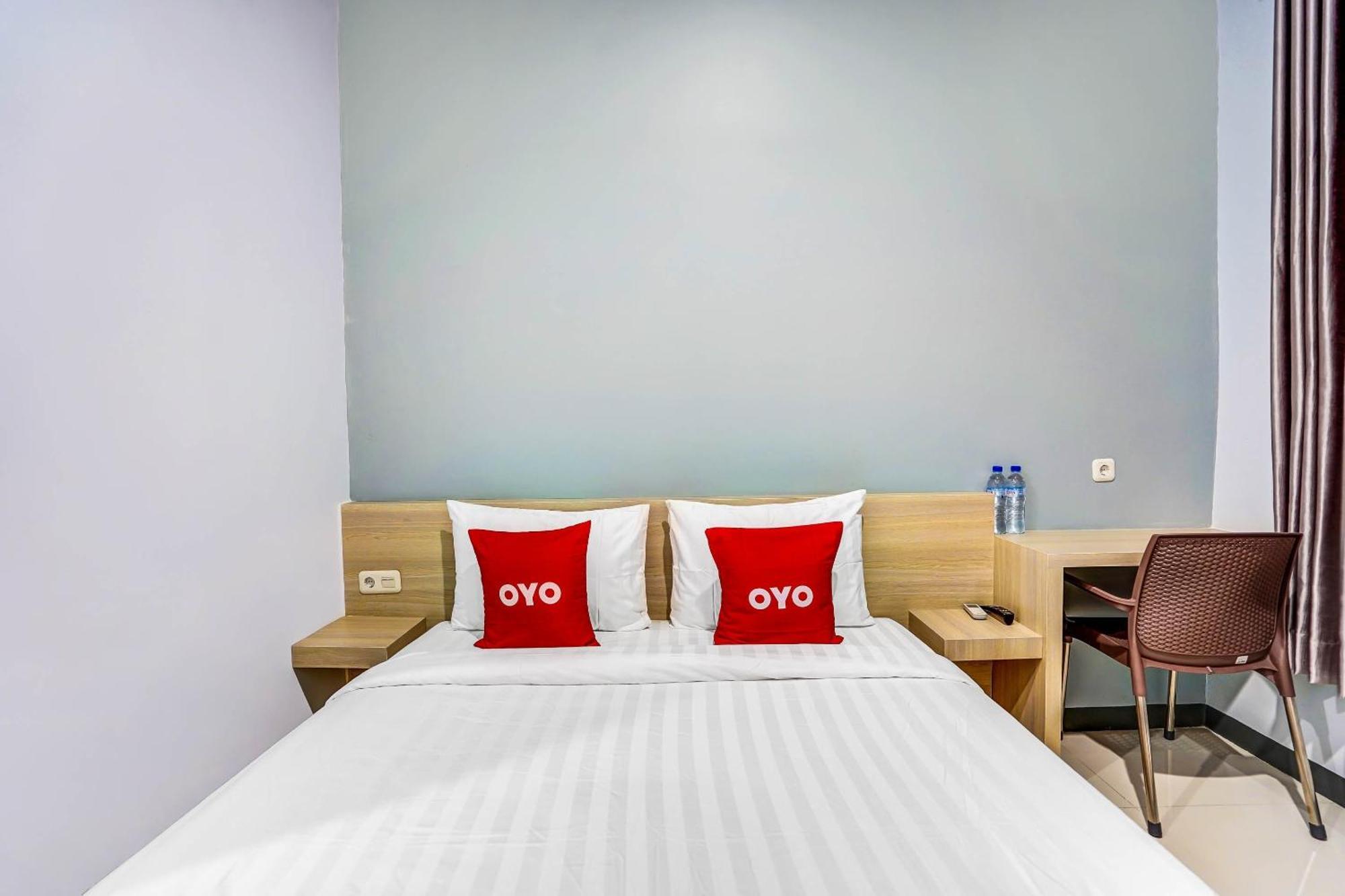 Oyo 90891 Parang Kusumo Residence Krembangan Exterior foto