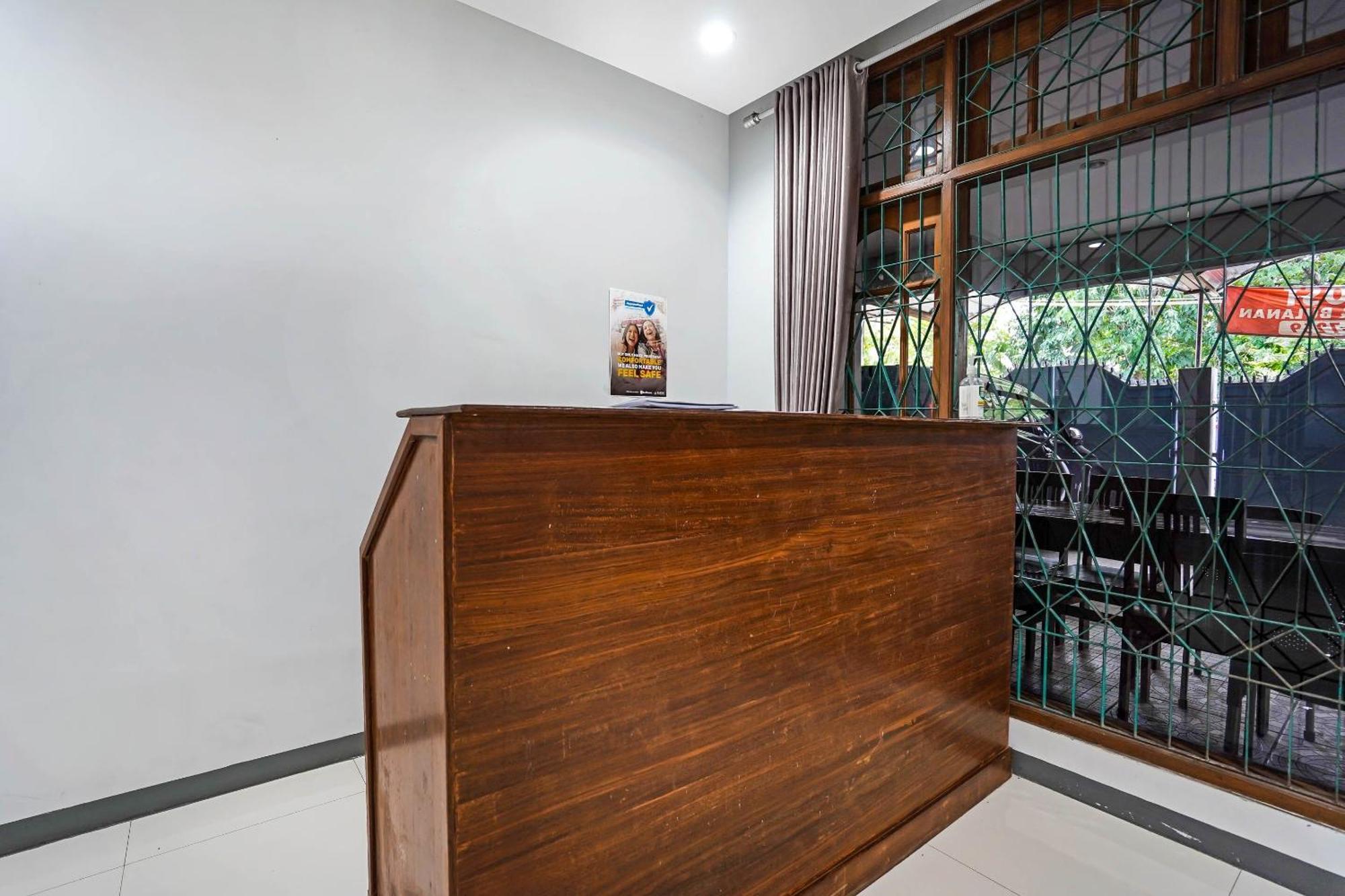 Oyo 90891 Parang Kusumo Residence Krembangan Exterior foto